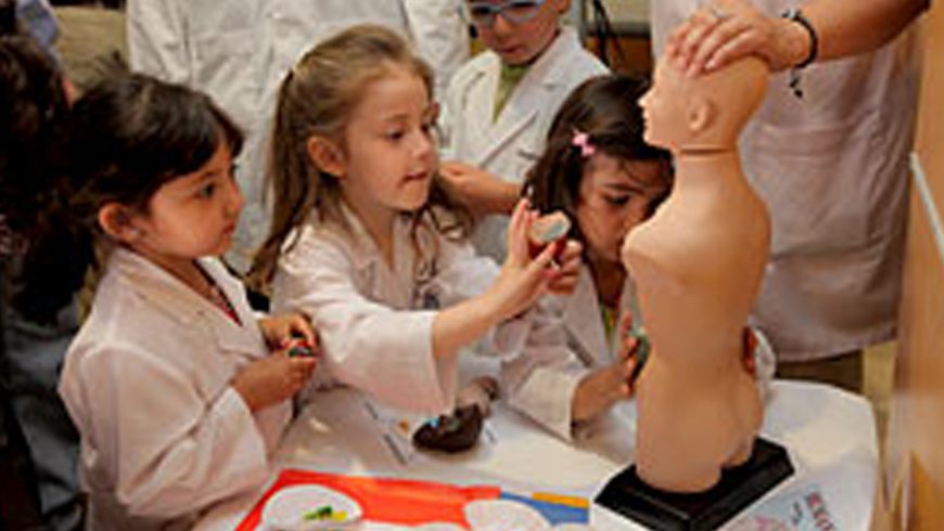 En el laboratorio con científicos sub-5