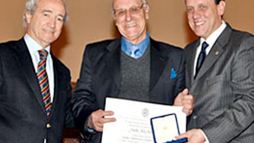 Dr. Rodolfo Wild es distinguido Miembro Honorario de la PUC