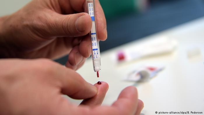 Minsal evalúa recurrir a la justicia por uso de test vencidos